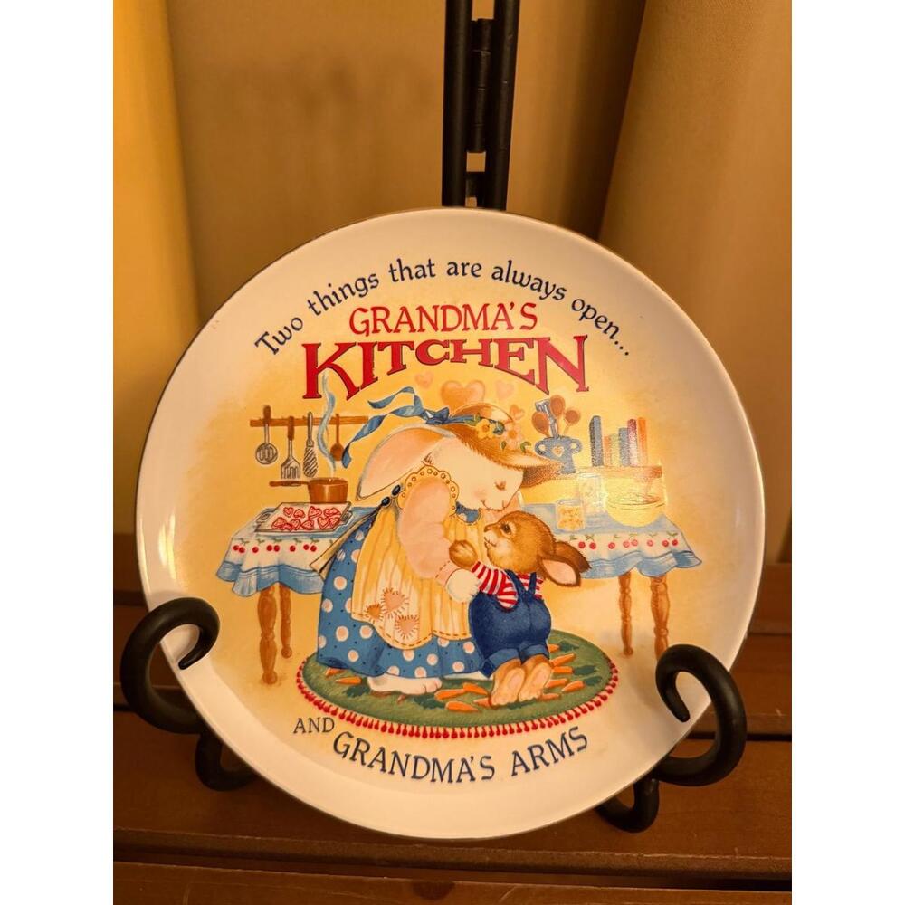 Gold-Rimmed Heirloom Editions‎ "Grandma's Kitchen" by Paula Porcelain Plate